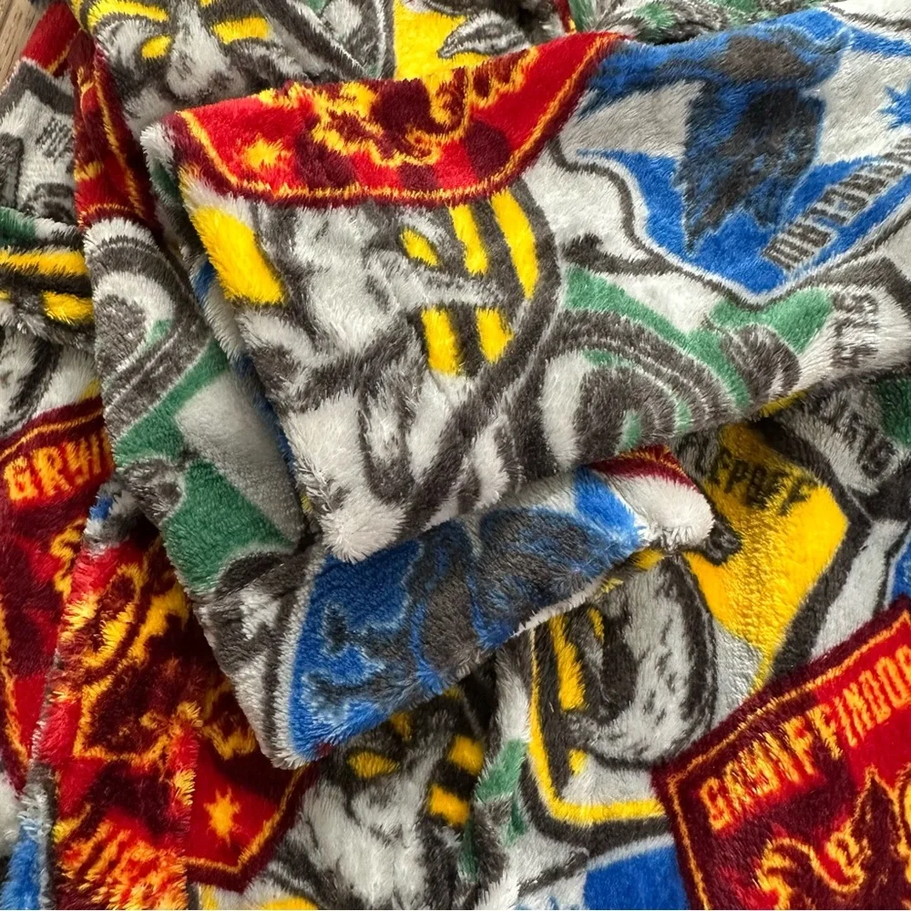Harry Potter Youth Robe, Hogwarts, All Houses, Crest, Belt Included, Soft, Small